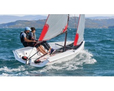 The First 14 SE – Seascape Edition delivers the excitement, speed and fun of high-performance racing skiffs in a modern, accessible, safe and really easy-to-handle sport dinghy. The build quality and the high-tech materials allow you to push the boat in s