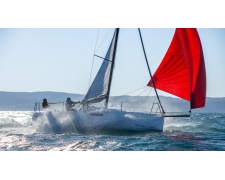 First 27 SE brings high-tech performance, events and community know-how from the cutting edge of racing sports into the recreational sailors´ hands. She delivers extraordinary sailing experience up to today reserved for professional racers. Sailors can ch