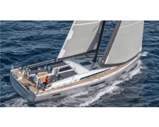 With taut lines, a new stepped hull and a stylish deck plan,mthe Oceanis 51.1 is the first of a new generation. Easy to handle, comfortаble and smart, the number of customizations available has been increased to provide more than 700 combinations. One thi