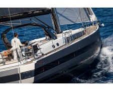 This new world designed by Beneteau stems from a collaboration between Berret Racoupeau Yacht Design and the Italian stylist Pierrangelo Andreani. The first in the range, the Oceanis Yacht 62 offers the key to a new art of having a wonderful time at sea t