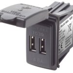 Blue Sea Systems 12/24 V DC kahe USB-väljundiga 4.8 A lülitipaneeli kinnitus
