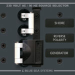 „Blue Sea Systems“ skydinė 230 V kintamosios srovės šaltinio jungtis 16 A
