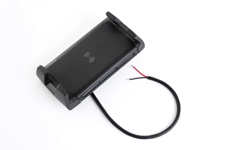 Active. 15W Waterproof wireless phone charging mount 12/24V